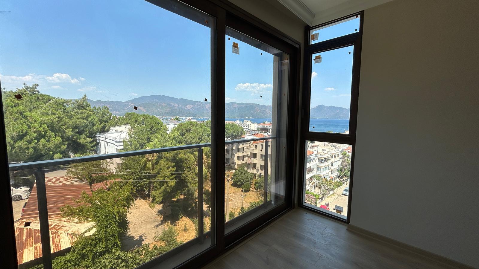 MARMARİS SİTELER BÖLGESİNDE FUL DENİZ MANZARALI 3+1 DÜZ DAİRELER